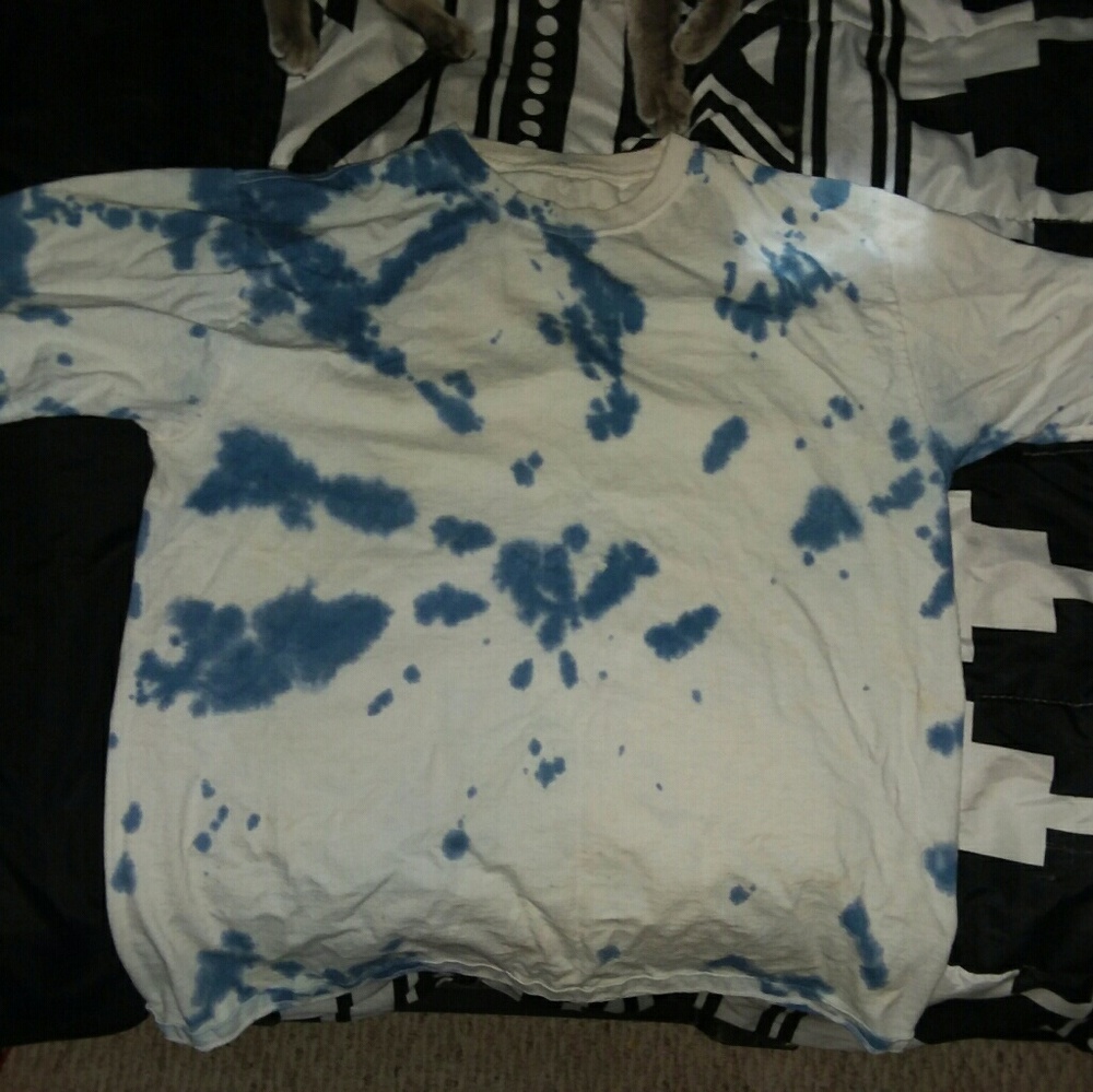 Blue splattered tie dye t shirt